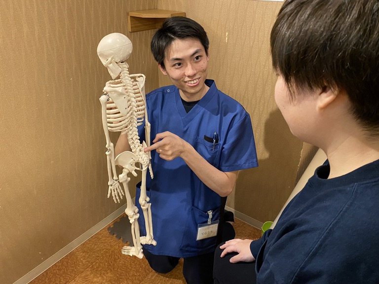 セルフケアや生活の中での注意点を説明している様子
